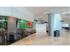 Aeropuerto_restaurante_heineken_columnas